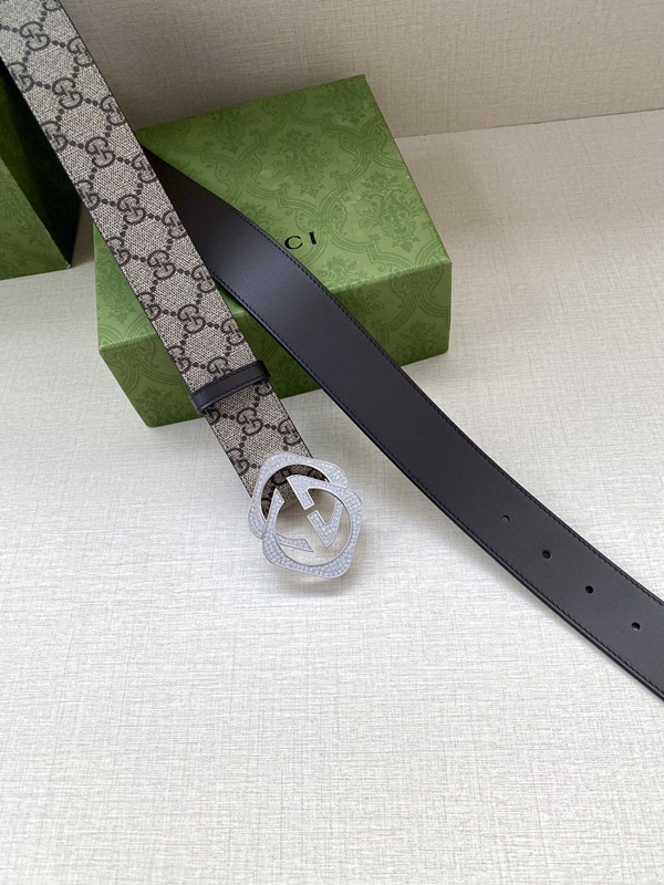 スーパーコピーグッチベルト角部分ディテール